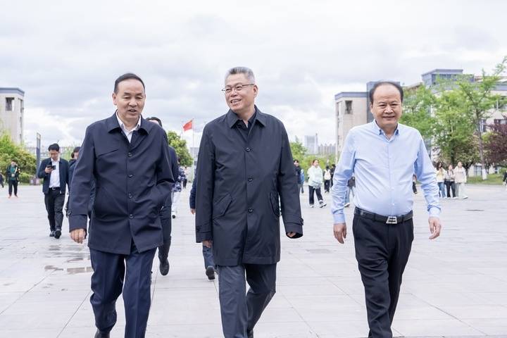 怎么注册皇冠信用网_贵州省人大常委会副主任、民革省委主任委员王世杰率队到贵州商学院调研