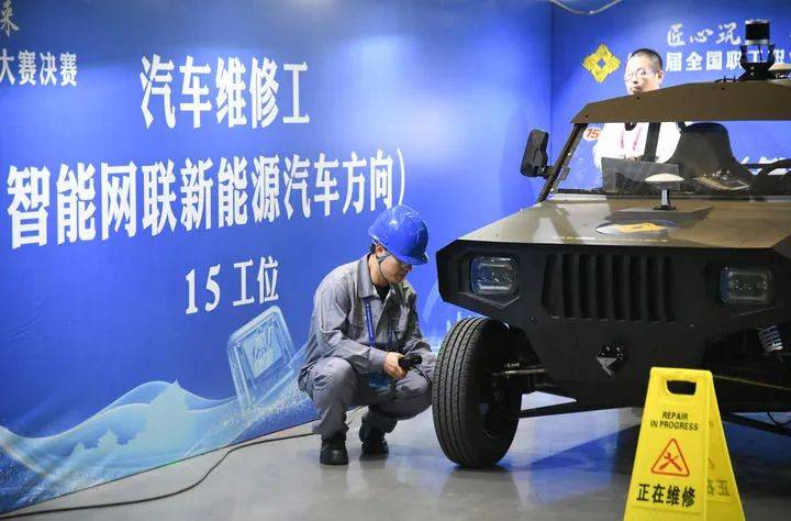 如何申请皇冠信用网_唱响奋进新征程的劳动者之歌——写在中华全国总工会成立一百周年之际