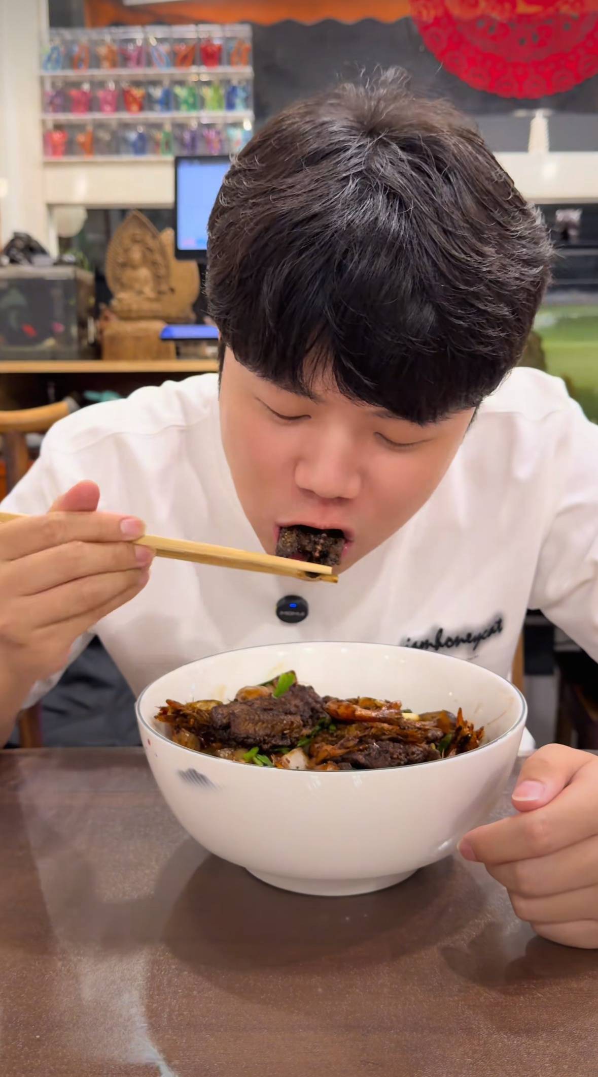 小保加足球_杭州一面馆558元一碗面引争议小保加足球，店主：探店视频有剧本，明码标价每天卖很多份