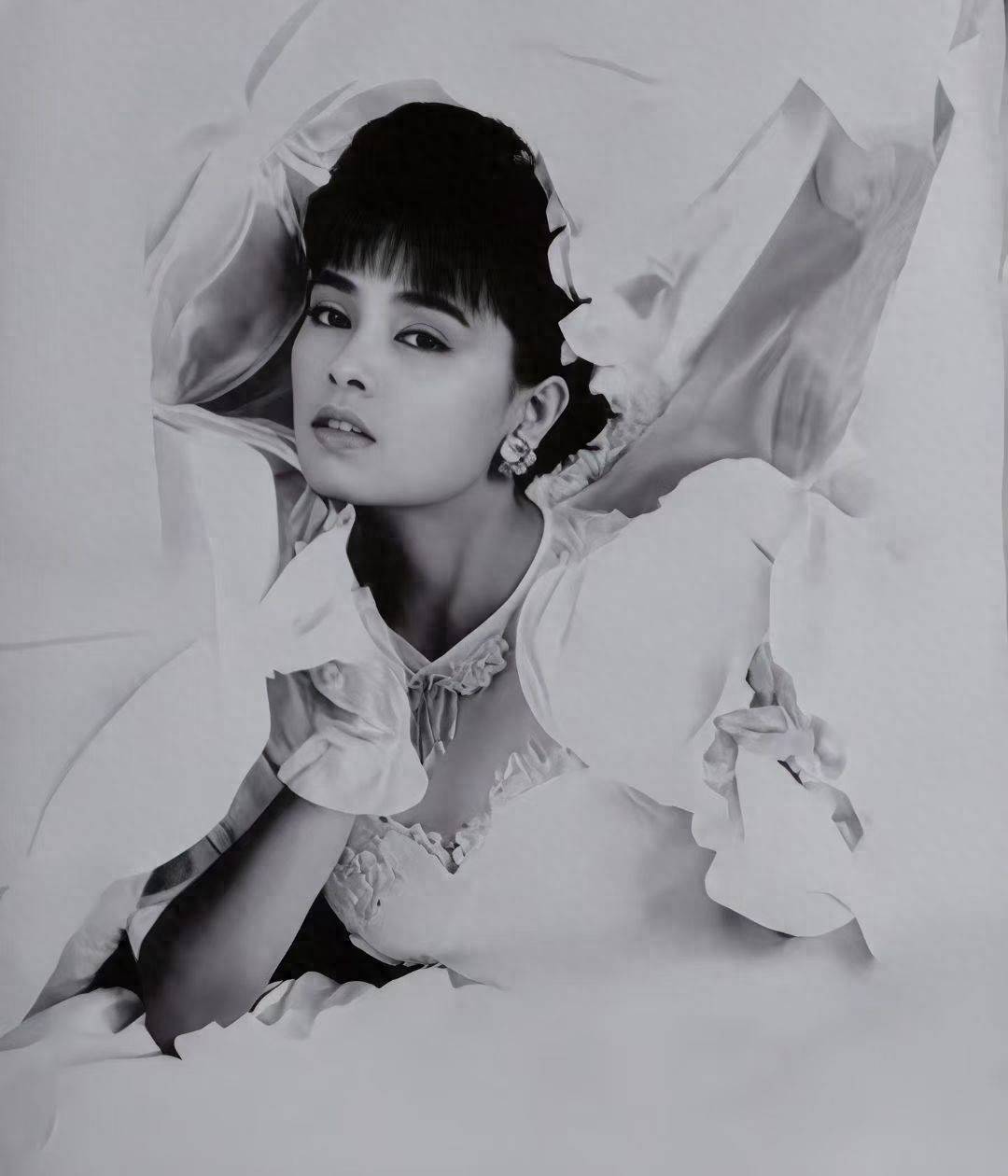 皇冠信用网
_歌手千百惠去世 儿子：妈妈唯一遗憾就是没有看到家乡回归祖国