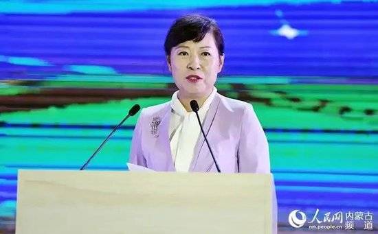 皇冠信用网在线注册
_正部级美女大员被查！千万华服堆满多套住宅皇冠信用网在线注册
，化妆团队提前数小时待命~