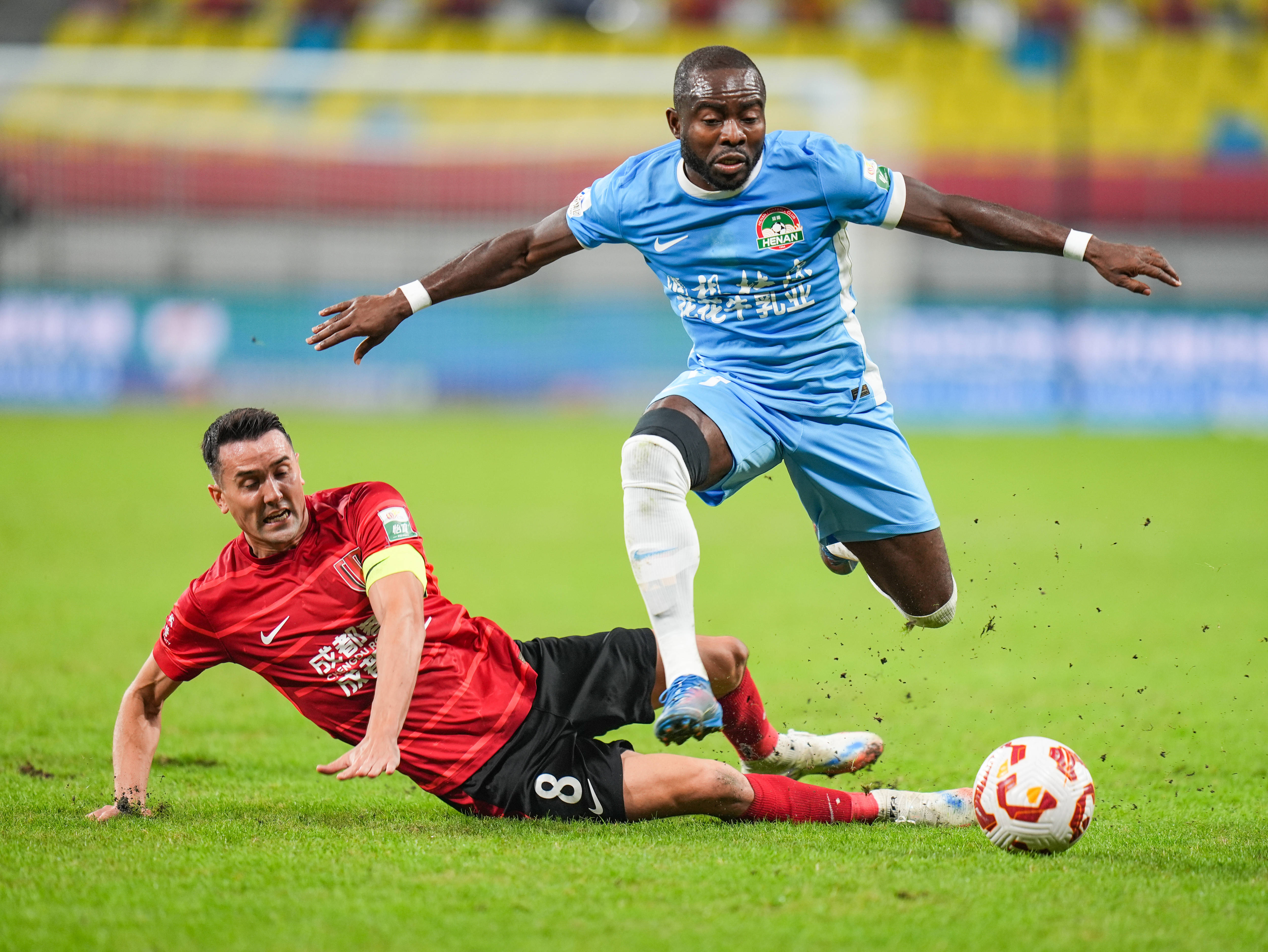 皇冠信用网怎么租
_重罚皇冠信用网怎么租
？曝河南队外援阿奇姆彭遭球迷种族歧视 辱骂+竖中指