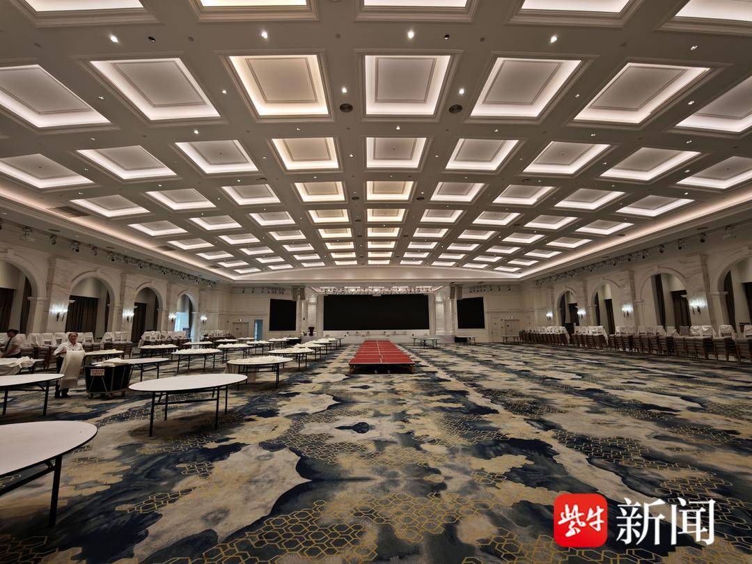 皇冠信用網网址
_“窗帘藏酒”真相再调查 原是服务员找来空箱装喝过的酒瓶 酒店表示：员工配合调查的时间算出勤