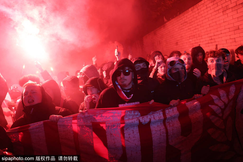 信用平台出租
_阿森纳球迷的嘲讽之声：拜仁信用平台出租
，你们是在假装热刺吗？