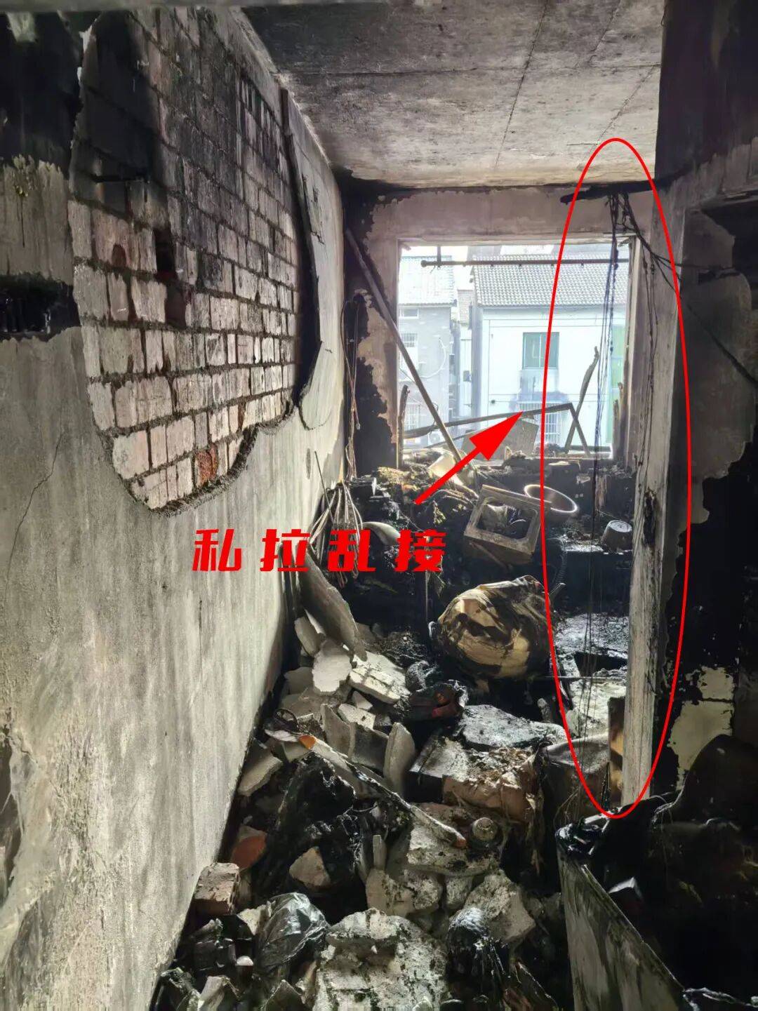 西班牙足球
_一张危险的“蜘蛛网”西班牙足球
,将出租房烧了个精光?