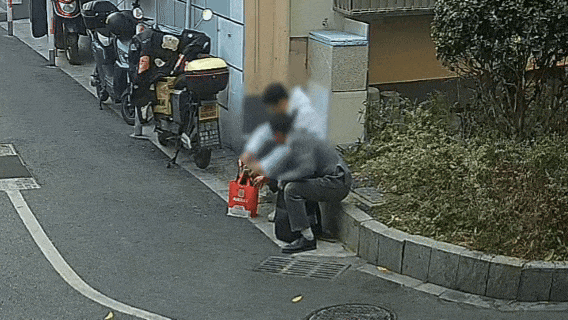 皇冠信用網出租代理
_上门取走19万元皇冠信用網出租代理
,杭州一西装革履“金融专员”被抓!在高速服务区被抓,车上塞满现金