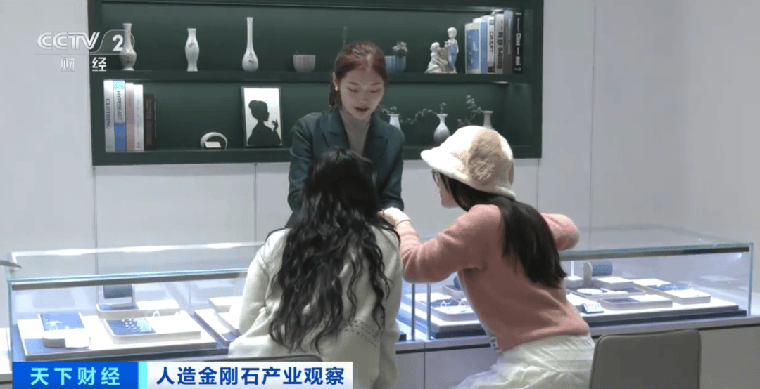 欧洲附加赛D组
_价格大跳水！1克拉大钻石欧洲附加赛D组
，只要3500元！1.4万元买的钻戒，如今只能卖200元，消费者：早知道就买黄金了