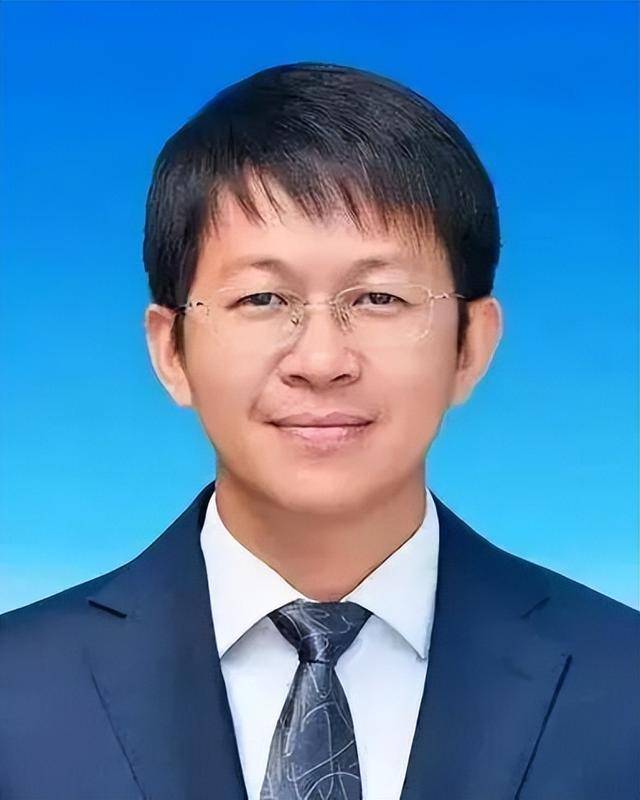 皇冠信用网代理申请_最新！北京一区教委主任皇冠信用网代理申请，出任高校党委书记