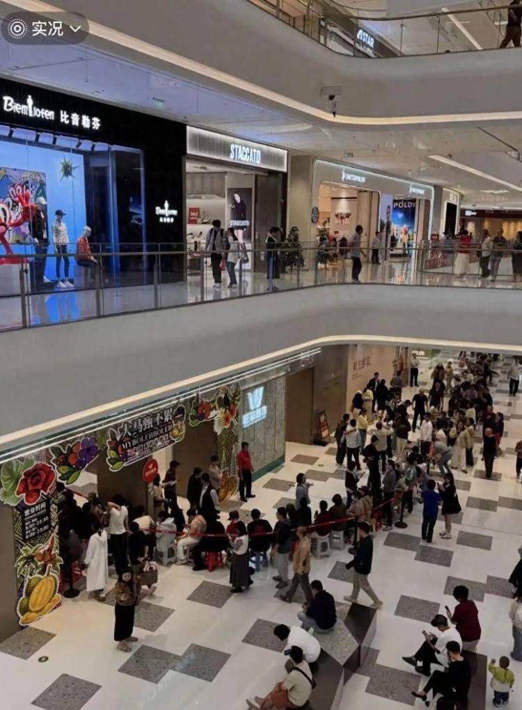 皇冠信用盘代理_海南封关首日皇冠信用盘代理，居民排长队购首批榴莲，超市：每斤78元至98元，价格低于平时的一半