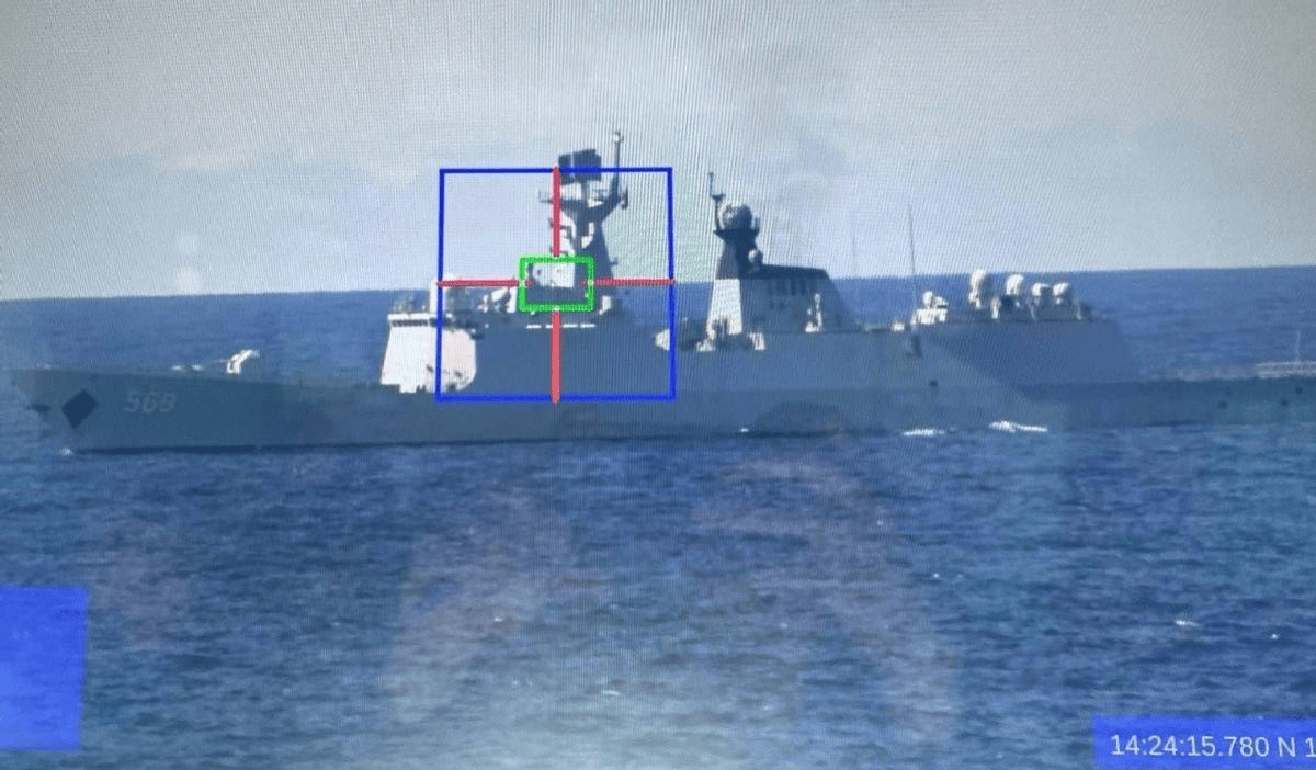 正版皇冠信用网_菲律宾炫耀光电“锁定”054A正版皇冠信用网，一看位置，原来已到菲军“家门口”了！