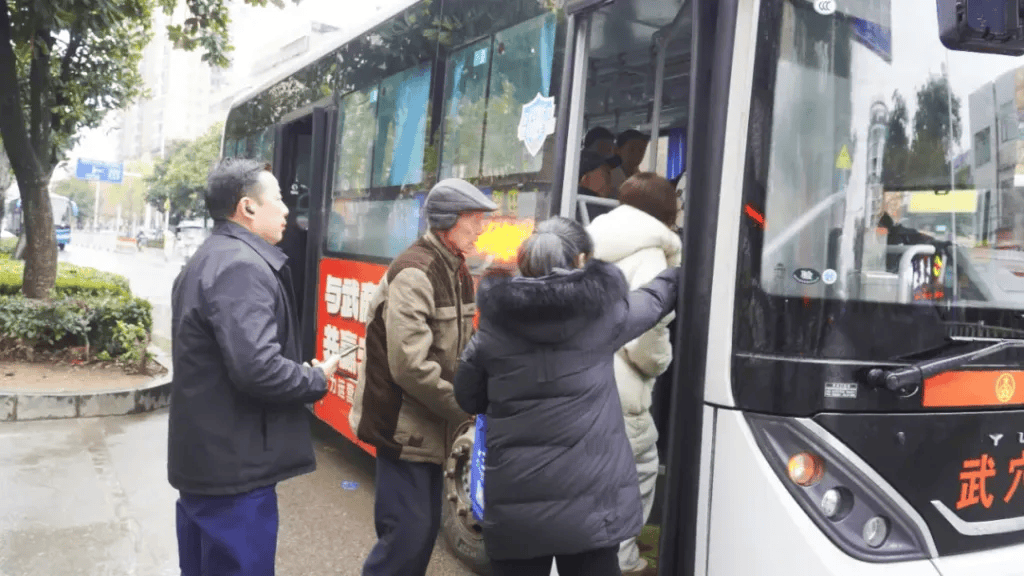 皇冠信用网如何开户_多地相继实施“免费公交”：湖北武穴一年投入达3800余万元