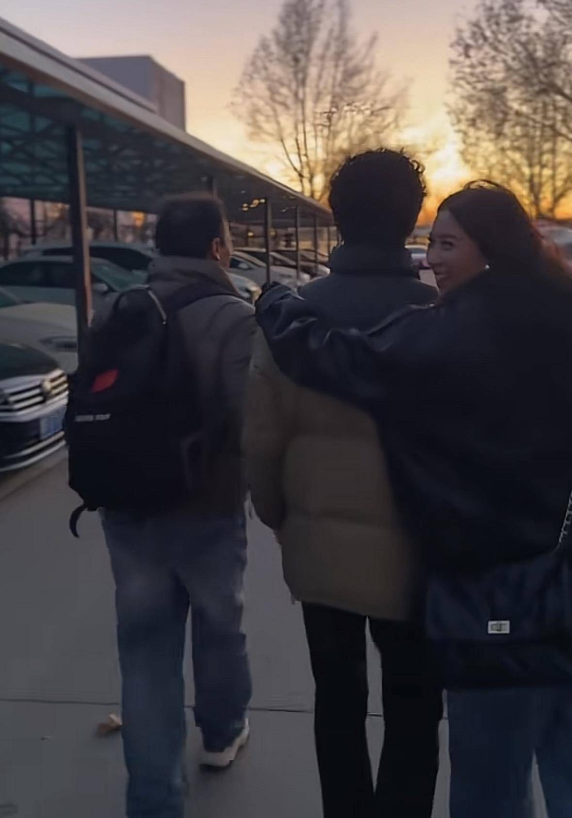 皇冠信用网怎么注册_被拐17年的马仔昊认亲成功!母亲泣不成声拉住手“再也不放开了”皇冠信用网怎么注册,杜小华:替他们开心,相信“小米奇”也一定能找到