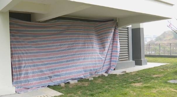 皇冠代理登3_贵阳一小区停车场出现“暗门”皇冠代理登3，打开后竟发现……业主：牵扯到33层楼住户的安全！