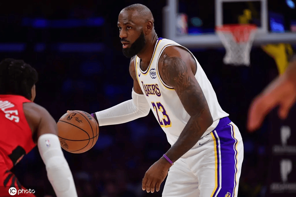 正版皇冠信用网_詹姆斯生涯最大危机来了 这次湖人是想逼走他吗正版皇冠信用网？