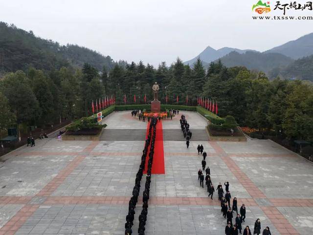 皇冠信用网庄家_今天皇冠信用网庄家，湖南省韶山管理局举行向毛泽东同志铜像敬献花篮仪式