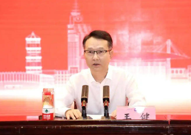 美国vs比利时_省委决定：两地党委主要领导调整