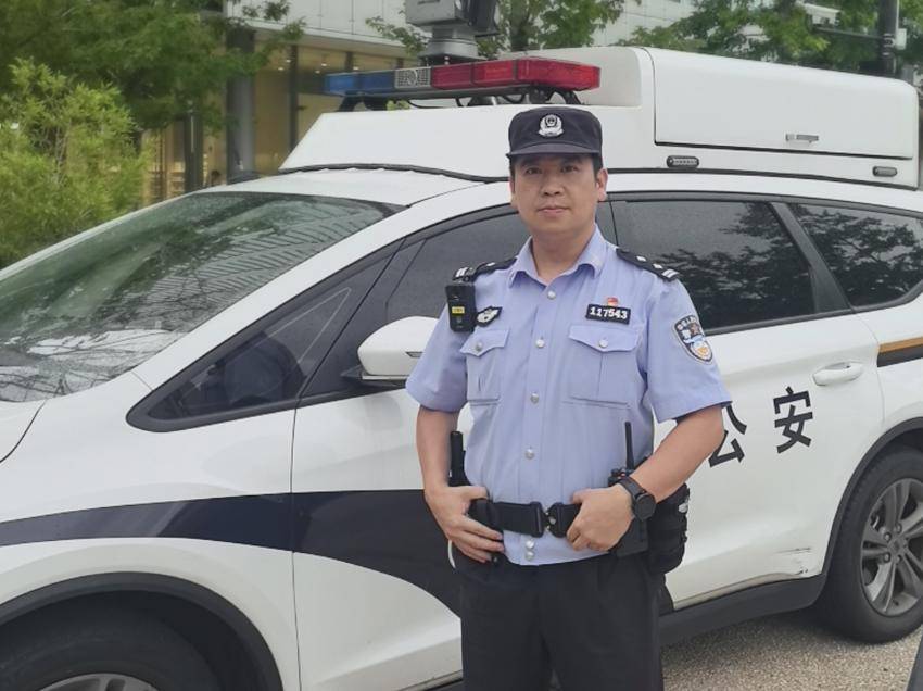 皇冠信用网正网_“儿子把我的头按着撞向切菜板”皇冠信用网正网,杭州妈妈报警哭泣:我养了他30多年,不工作也不结婚,我伤透了心;儿子:因晚饭吃菜还是吃肉起冲突