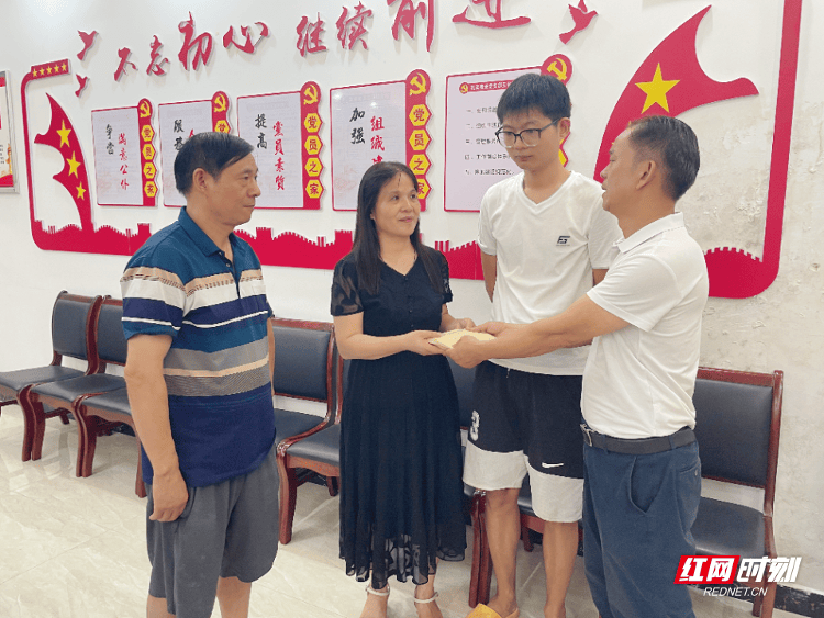 皇冠信用网出租_“帮扶老人遭索赔10万”最新进展:有关部门确认救人店主无过错皇冠信用网出租,不承担法律责任,店主出于人道主义关怀帮扶死者家属1.9万