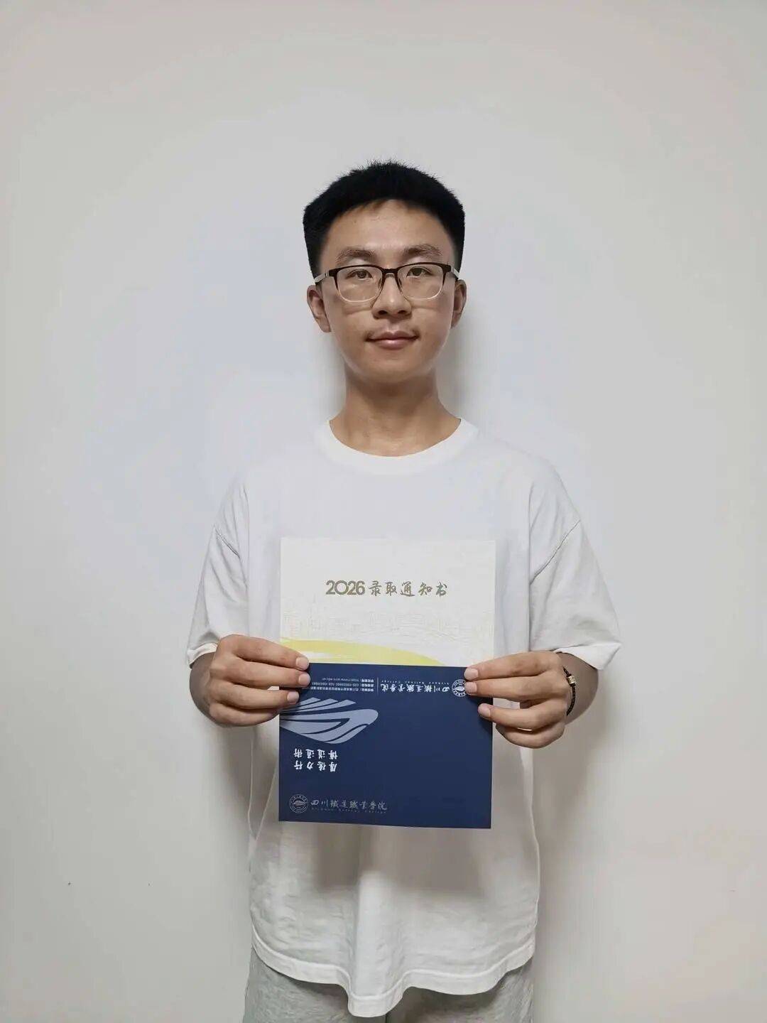 皇冠信用在线开户_成都一男生高考592分皇冠信用在线开户，超过本科线157分却报考高职，老师劝他复读，父母为此争执不下，本人回应：想进铁路局，当火车司机