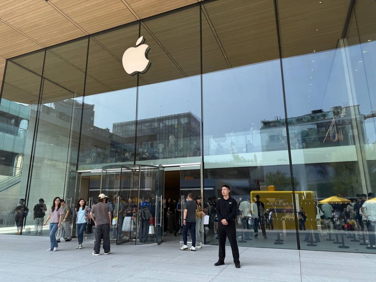 皇冠在线注册_iPhone 18开售首日实探：标准版Pro没人要皇冠在线注册，Pro Max回收加价400元，黄牛称“到晚上手上囤货兴许得赔”